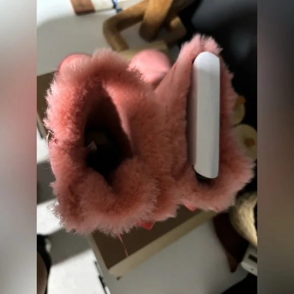 UGG Big Girls Coral Sheepskin Boots - Picture 6 of 10